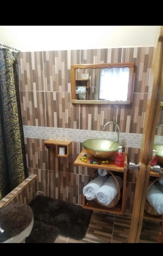 Mesmerize Guest House Порт-Антонио Экстерьер фото