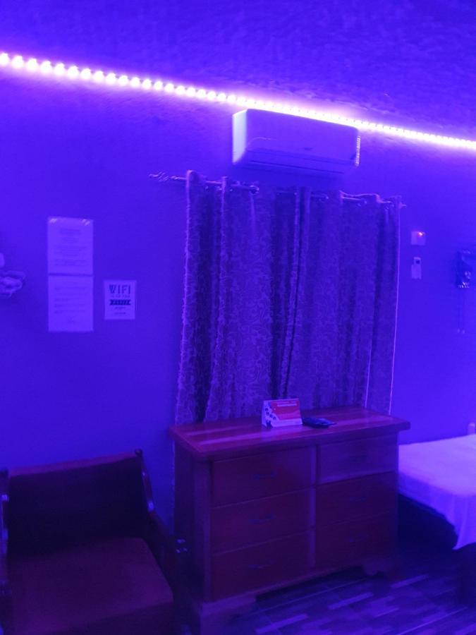 Mesmerize Guest House Порт-Антонио Экстерьер фото