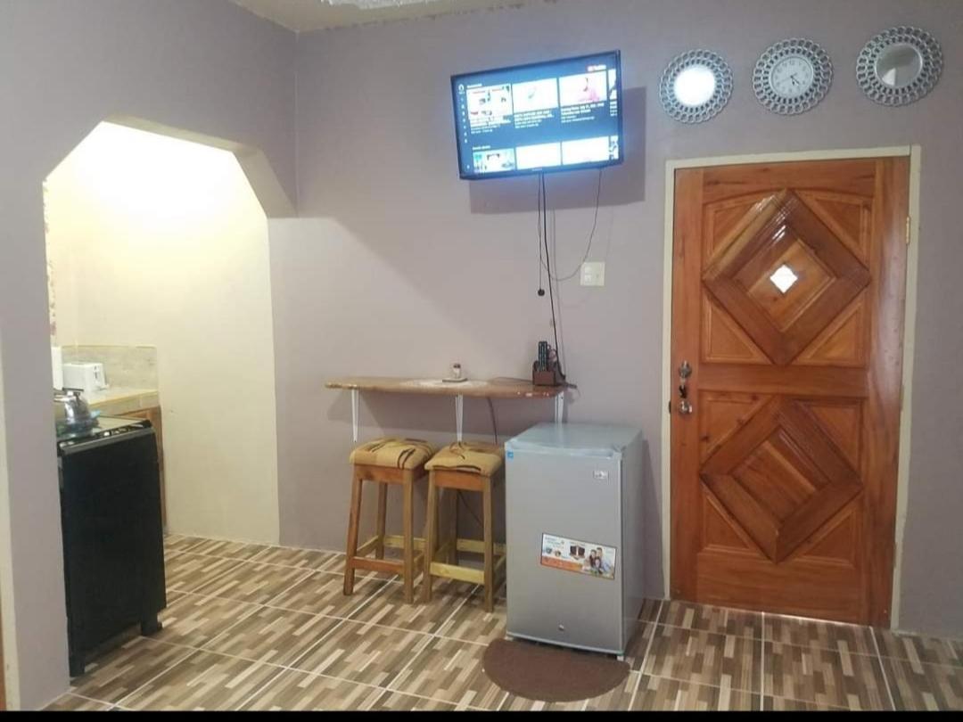 Mesmerize Guest House Порт-Антонио Экстерьер фото