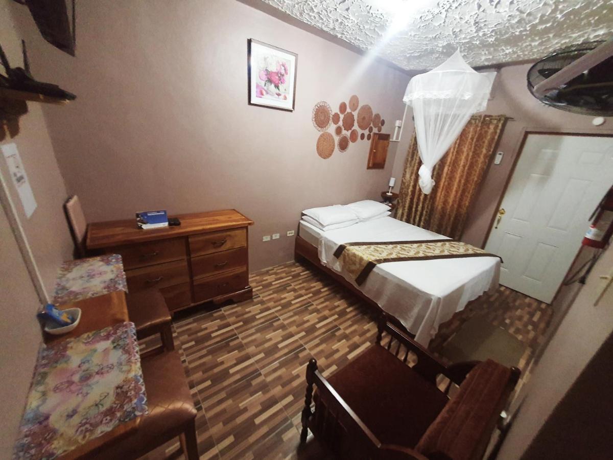 Mesmerize Guest House Порт-Антонио Экстерьер фото