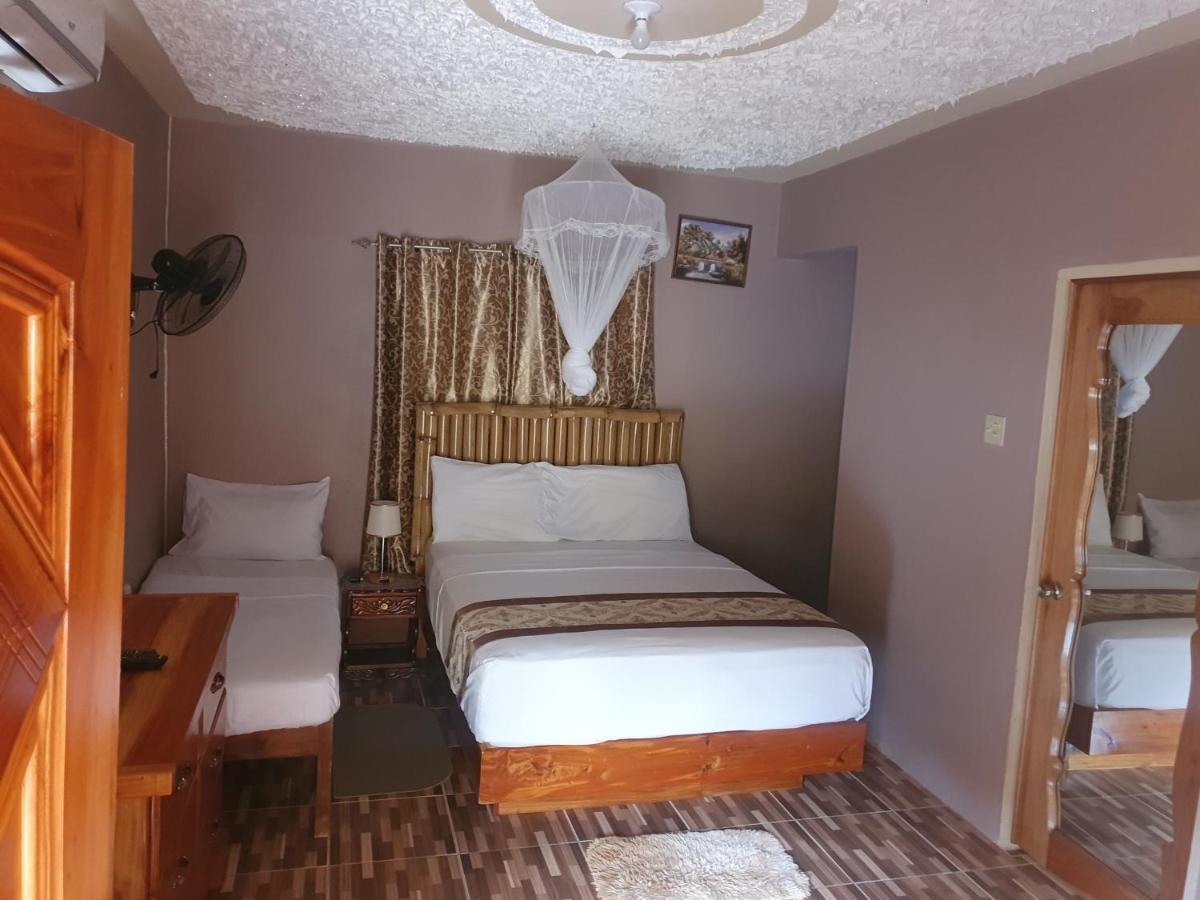 Mesmerize Guest House Порт-Антонио Экстерьер фото