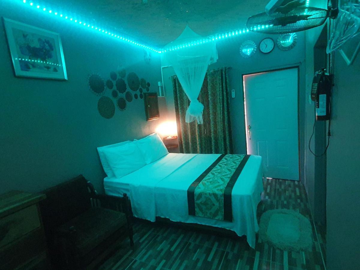 Mesmerize Guest House Порт-Антонио Экстерьер фото