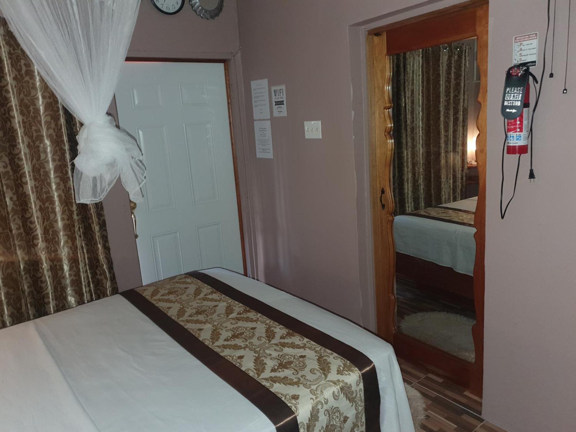 Mesmerize Guest House Порт-Антонио Номер фото